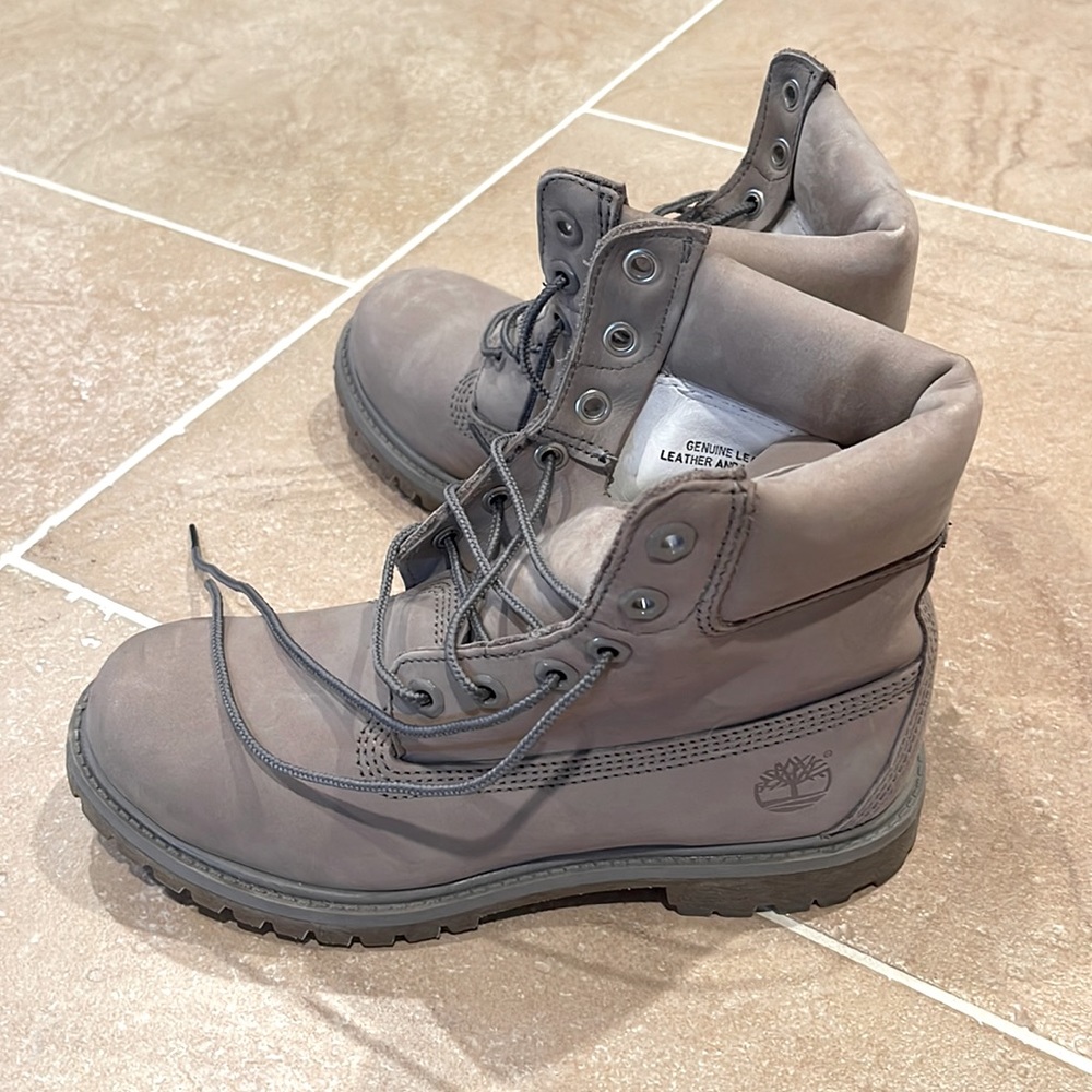 Grey Timberlands